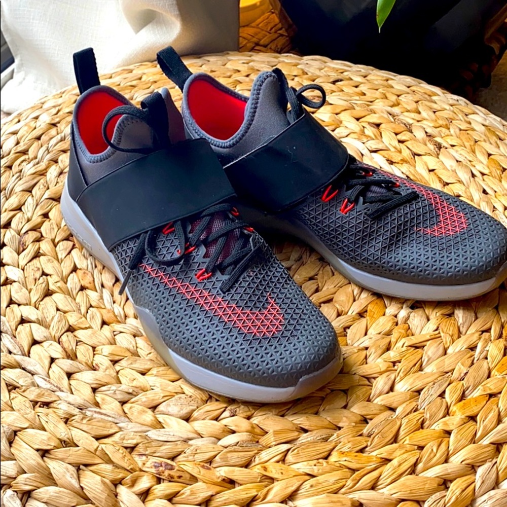 Nike ZOOM 8.5 a barely worn!